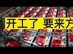 Il laboratorio di confezionamento dei noodles istantanei di Yang Zhang Gui.