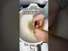 Noodles istantanei e vermicelli sapore di zuppa dorata