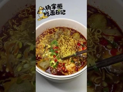 Metodo di cottura con acqua bollente Frittata fritta Ramen instant con uova Super piccante