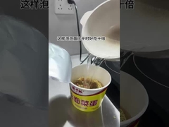 Puoi anche cucinare i noodles istantanei in questo modo