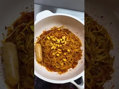 161 g di Fideo Instant Mixato a secco con salsiccia coreana e gusto di pollo caldo