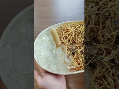 Che ne dici di cucinare i noodles di pollo caldo con il ghiaccio?