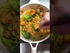 Puoi anche cucinare i noodles istantanei con i vermicelli in questo modo in estate