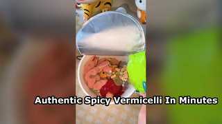 Pasto veloce con vermicelli di patate dolci cinesi piccanti