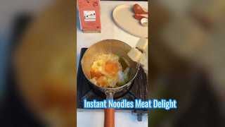 Cottura di tagliatelle istantanee, vermicelli con carne