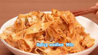 Nuovo sapore di tagliatelle secche istantanee, speziate e deliziose