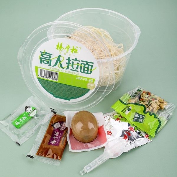 Ramen istantaneo al gusto di manzo piccante Non fritto / Noodles in tazza Manzo piccante, aspro e piccante con uovo