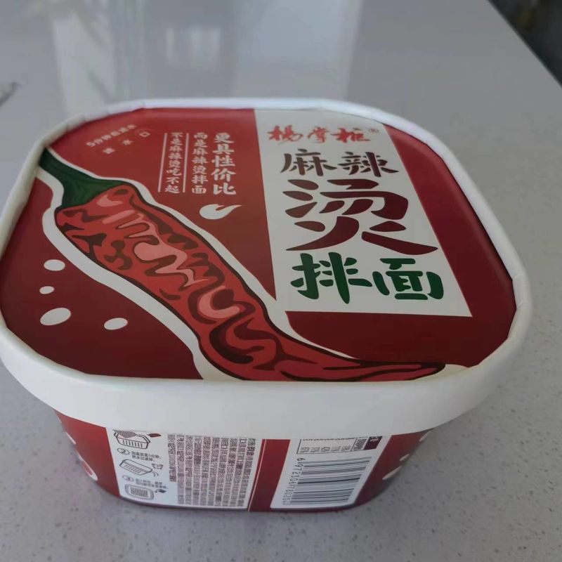 Sapore piccante Noodle Instant Bowl Cup Noodle Piatti veloci e facili Senza sapori o colori artificiali