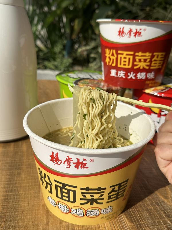 182g di Ramen Instant Frittato Noodle di Pollo Noodle di Sapore per il tuo desiderio di Noodle Instant