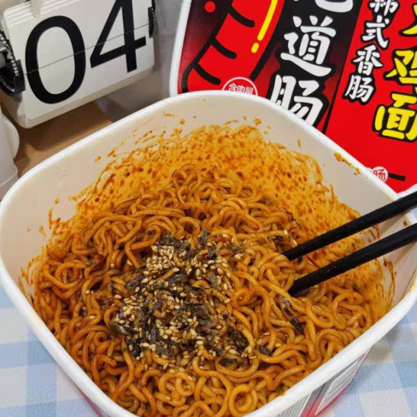 Categoria Stir fritto istantaneo noodles cinesi molto piccante e un po'di spezia dolce livello di pollo caldo