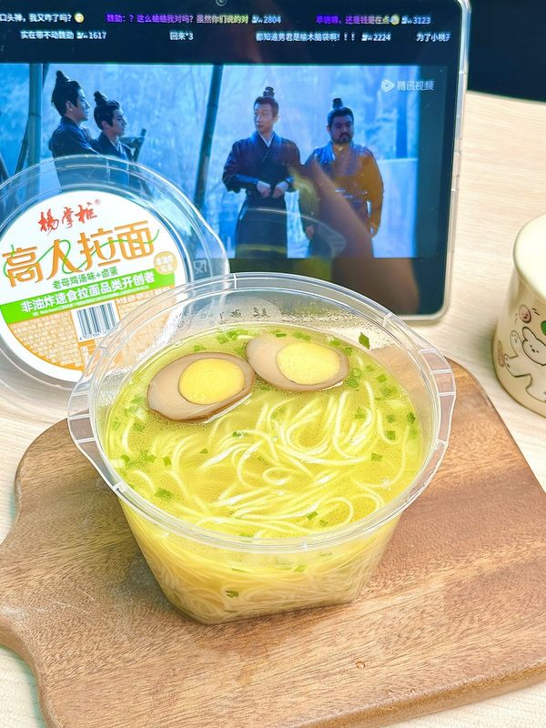Un blocco di noodle secco e facile da cucinare con ingredienti di zuppa 161g