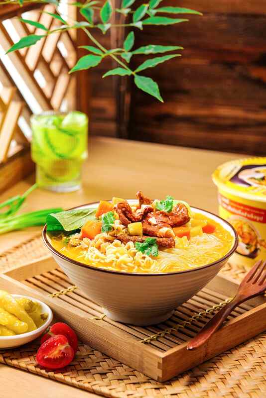 Spicy Cup Noodles 89g 12 Confezioni Ramen Istantanei Durata 12 Mesi Ideale per Rivenditori, Ristoranti e Servizi di Ristorazione