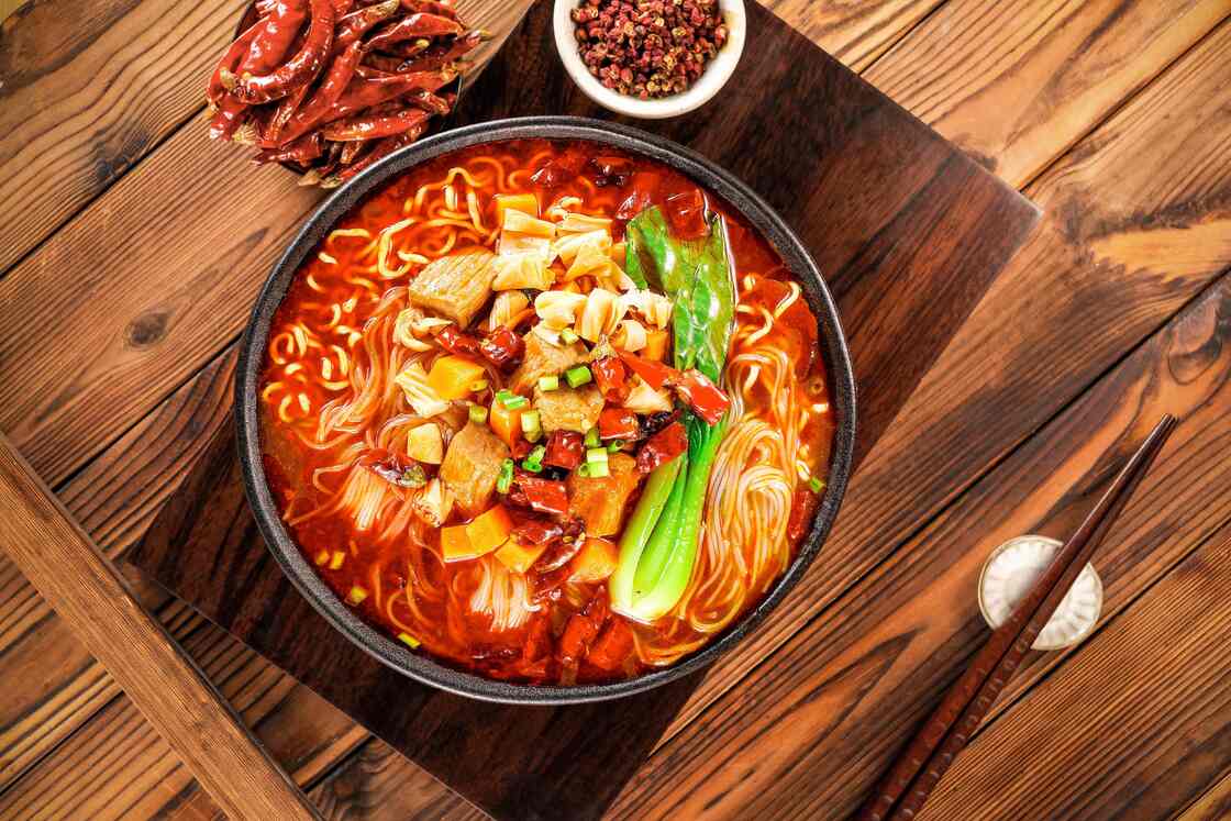 Salsa Piccante per Noodles in Tazza, Gusto 92g, Confezione da 12, Ramen Istantaneo Perfetto per Ristoranti a Servizio Rapido, Food Truck e Mense